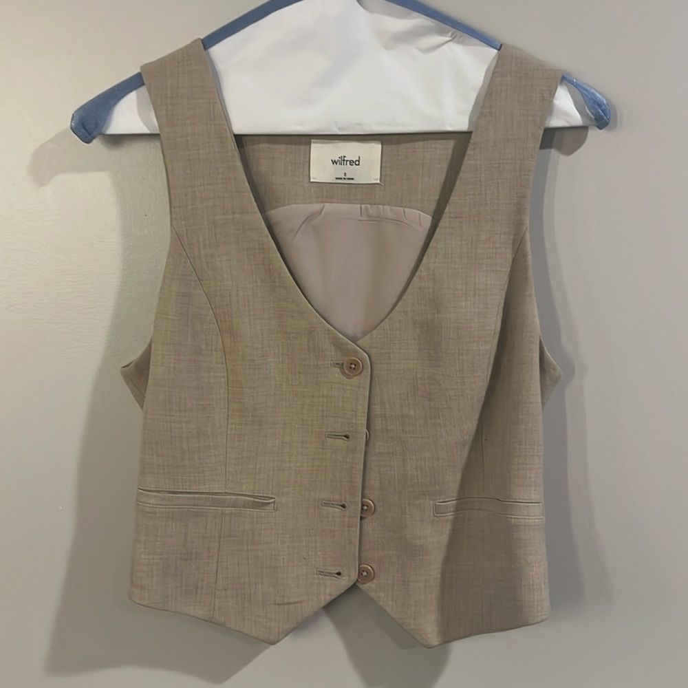 Worn Once, Dry Cleaned Aritzia Wilfred Desire Vest (Color: Birch) - Size 2